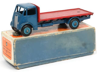 Lot 703 - DINKY TOYS (GB) (1)