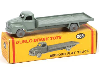 Lot 693 - DINKY TOYS (GB) (1)