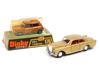 Lot 382 - DINKY TOYS (GB) (2)