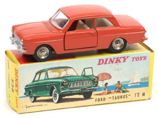 Lot 415 - DINKY TOYS (FRANCE) (1)
