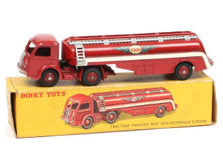Lot 394 - DINKY TOYS (FRANCE) (1)