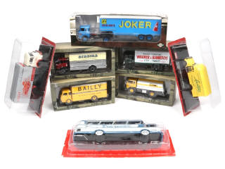 Lot 155 - DIVERS (8)