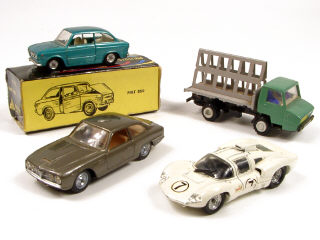 Lot 196 - DIVERS (4)
