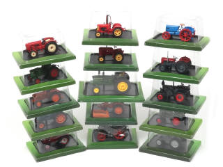 Lot 262 - EDITIONS HACHETTE (FRANCE) (15)