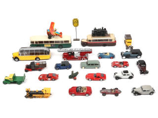 Lot 170 - DIVERS (23)