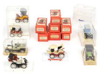 Lot 147 - DIVERS (14)