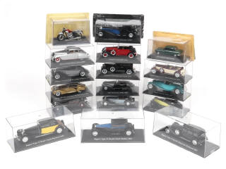 Lot 157 - DIVERS (17)