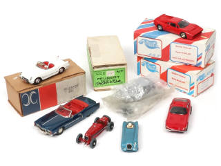 Lot 135 - DIVERS (9)