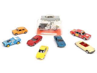 Lot 136 - DIVERS (9)