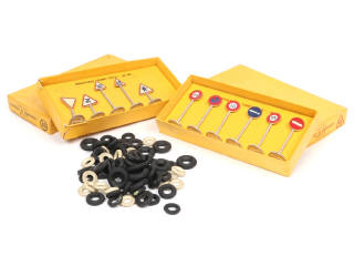 Lot 413 - DINKY TOYS (FRANCE) (2)