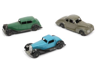 Lot 389 - DINKY TOYS (GB) (3)