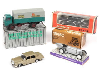 Lot 126 - DIVERS (5)