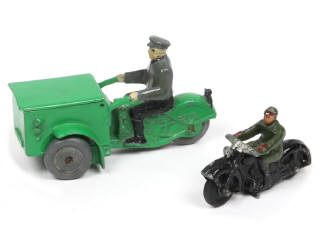 Lot 343 - DINKY TOYS (GB) (2)