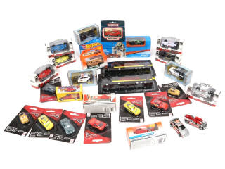 Lot 257 - DIVERS (27)