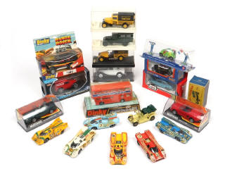 Lot 242 - DIVERS (19)