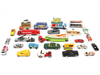 Lot 258 - DIVERS (28)