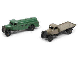 Lot 447 - DINKY TOYS (GB) (2)