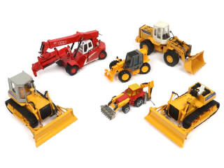 Lot 349 - DIVERS (6)