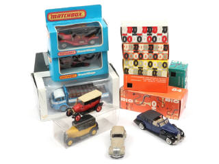 Lot 395 - DIVERS (12)