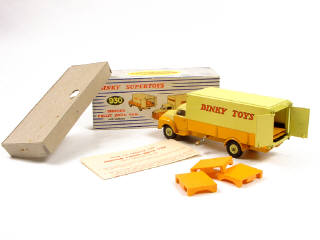 Lot 558 - DINKY TOYS GB (1)