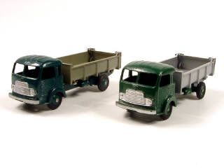 Lot 746 - DINKY TOYS (FRANCE) (2)