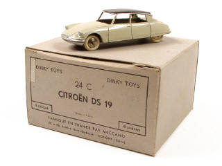 Lot 609 - DINKY TOYS FRANCE (2)