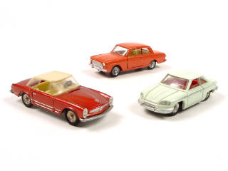 Lot 700 - DINKY TOYS (FRANCE) (3)