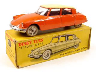 Lot 608 - DINKY TOYS FRANCE (1)