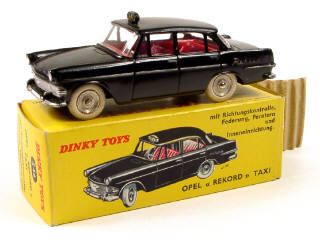 Lot 635 - DINKY TOYS FRANCE (1)