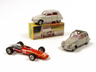 Lot 706 - DINKY TOYS FRANCE (3)
