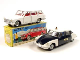 Lot 686 - DINKY TOYS FRANCE (2)