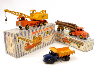 Lot 750 - DINKY TOYS (FRANCE) (3)