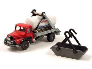 Lot 806 - DINKY TOYS FRANCE (1)
