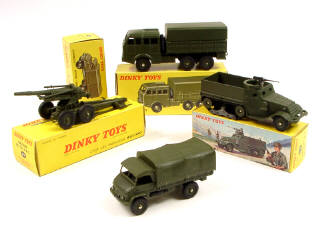 Lot 736 - DINKY TOYS (FRANCE) (4)