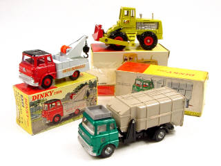 Lot 568 - DINKY TOYS GB (3)