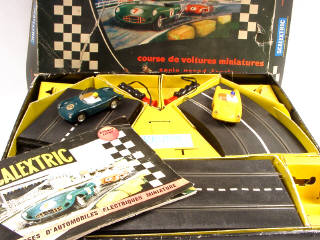 Lot 263 - SCALEXTRIC (1)