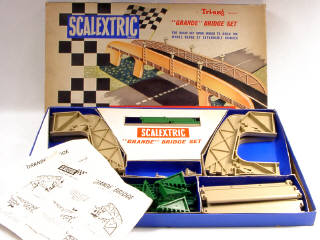 Lot 259 - SCALEXTRIC (1)