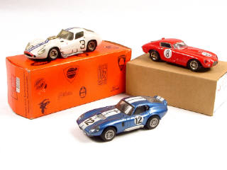 Lot 334 - DIVERS (3)