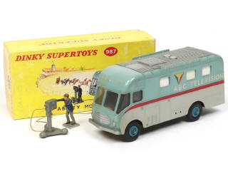 Lot 554 - DINKY TOYS (GB) (1)