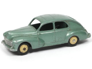 Lot 384 - DINKY TOYS (FRANCE) (1)
