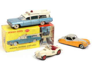 Lot 383 - DINKY TOYS (GB) (3)