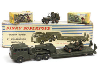 Lot 446 - DINKY TOYS (FRANCE) (3)