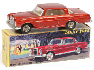 Lot 396 - DINKY TOYS (FRANCE) (1)