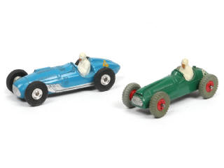 Lot 376 - DINKY TOYS (GB) (2)