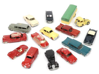 Lot 446 - DINKY TOYS (FRANCE) (14)