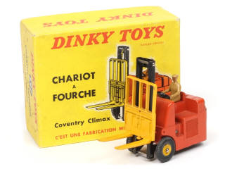Lot 395 - DINKY TOYS (FRANCE) (1)