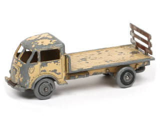 Lot 436 - DINKY TOYS (FRANCE) (1)