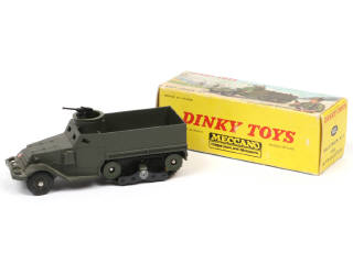 Lot 431 - DINKY TOYS (FRANCE) (1)