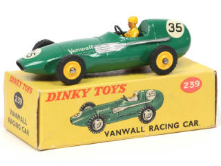 Lot 672 - DINKY TOYS (GB) (1)
