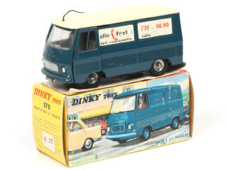 Lot 586 - DINKY TOYS (FRANCE) (1)
